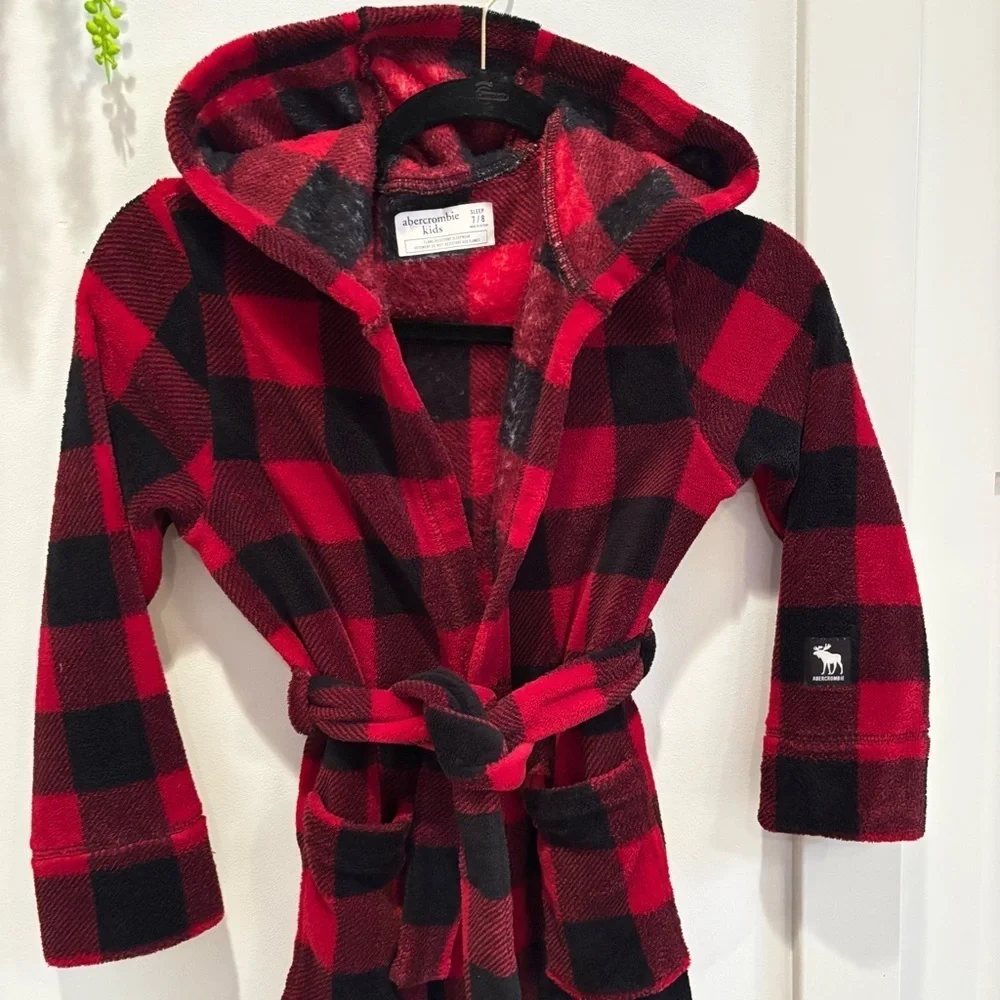 Abercrombie Kids Sleep Red Black Buffalo Plaid Fuzzy Hooded Robe Unisex Size 7/8